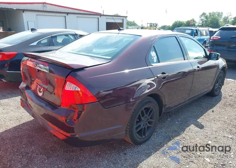 2011 Ford Fusion S z USA, uszkodzony, nr VIN 3FAHP0GA3BR242352